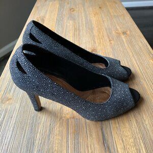 Clarks Artisian‎ Heavenly Maze black and white nubuck peep toe heel size 7.5